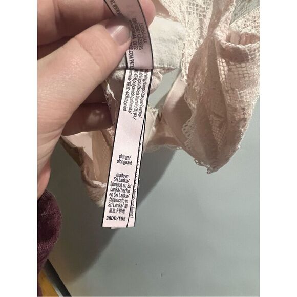 Victoria’s Secret Plunge Lace Bra Woman’s Size 38DD - Picture 10 of 11